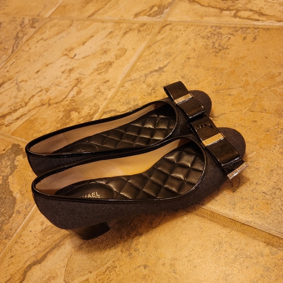 Michael Kors Kiera Grey Pumps with Bow - Picture 5 of 6